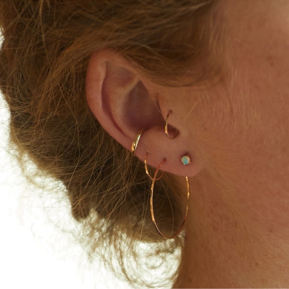 Catbird small hammered dream hoops - Picture 4 of 10